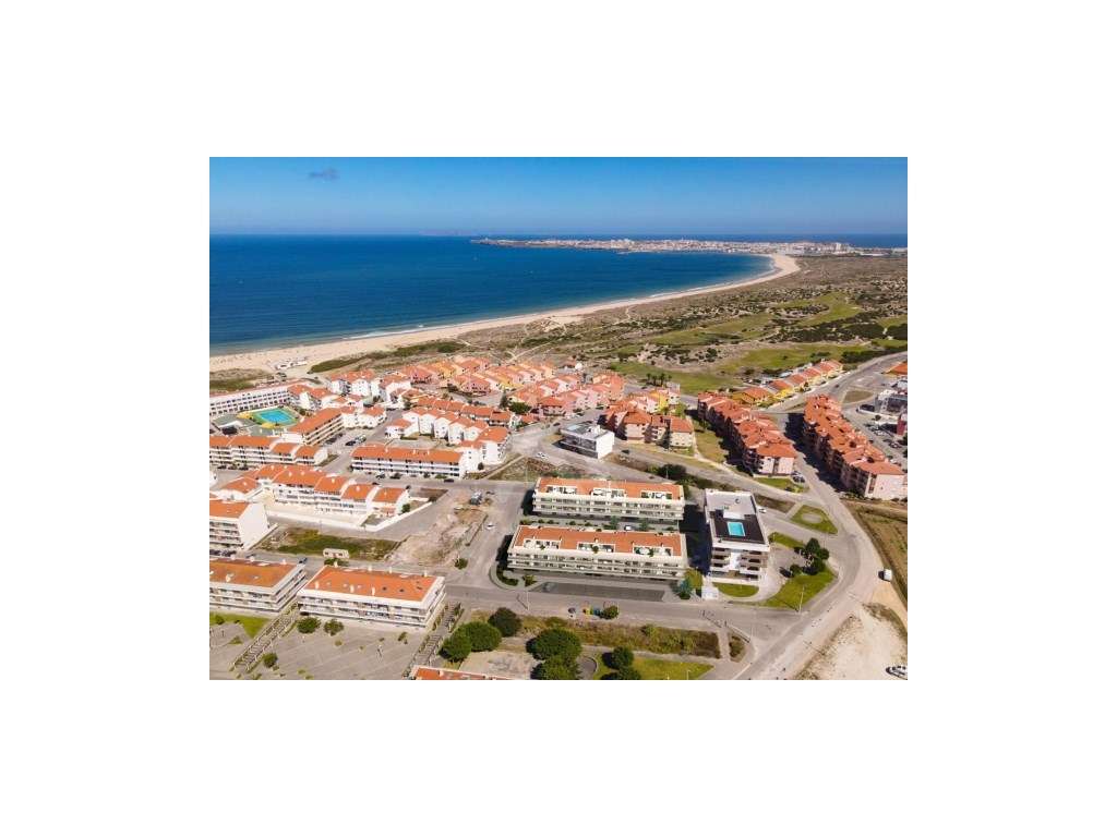 Apartamento T2 junto à Praia da Consolação - Grande imagem: 2/14