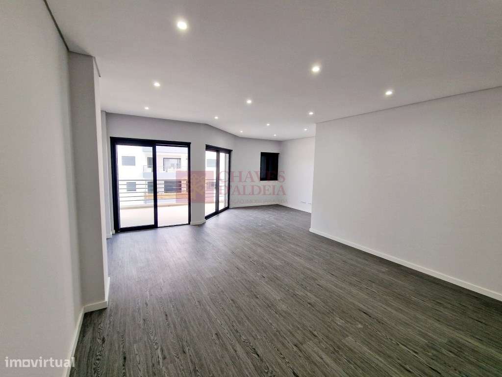 Apartamento T3 - Condomínio com piscinas e jardins - Grande imagem: 5/31