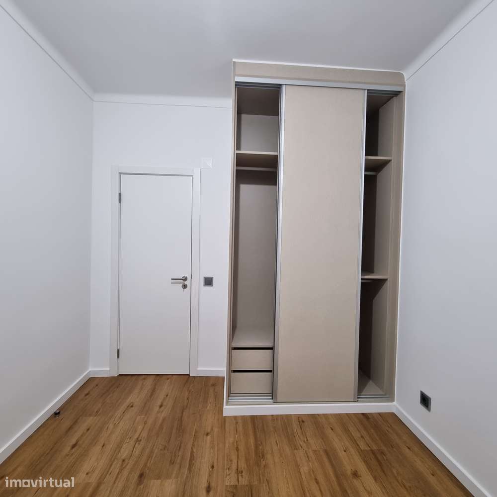 T3 MONTALVÃO Remodelado c/varanda-3