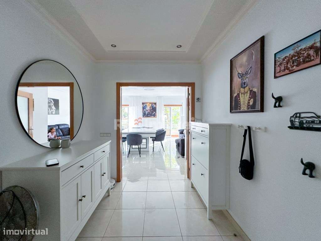 Apartamento T3 c/ Garagem, Sótão e 2 Varandas - Santarém-38