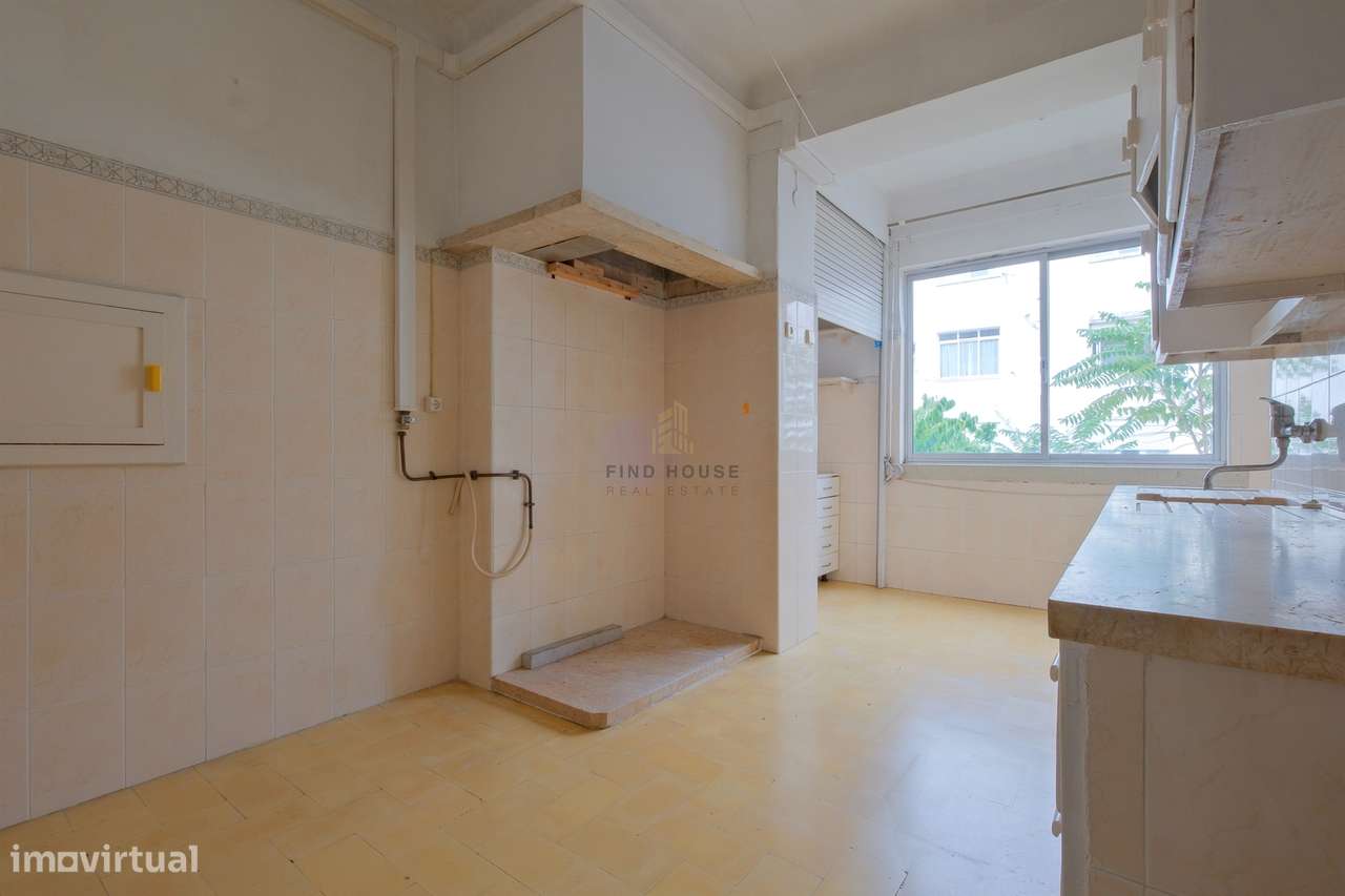 Apartamento T2 para remodelar no centro de Paço de Arcos-14