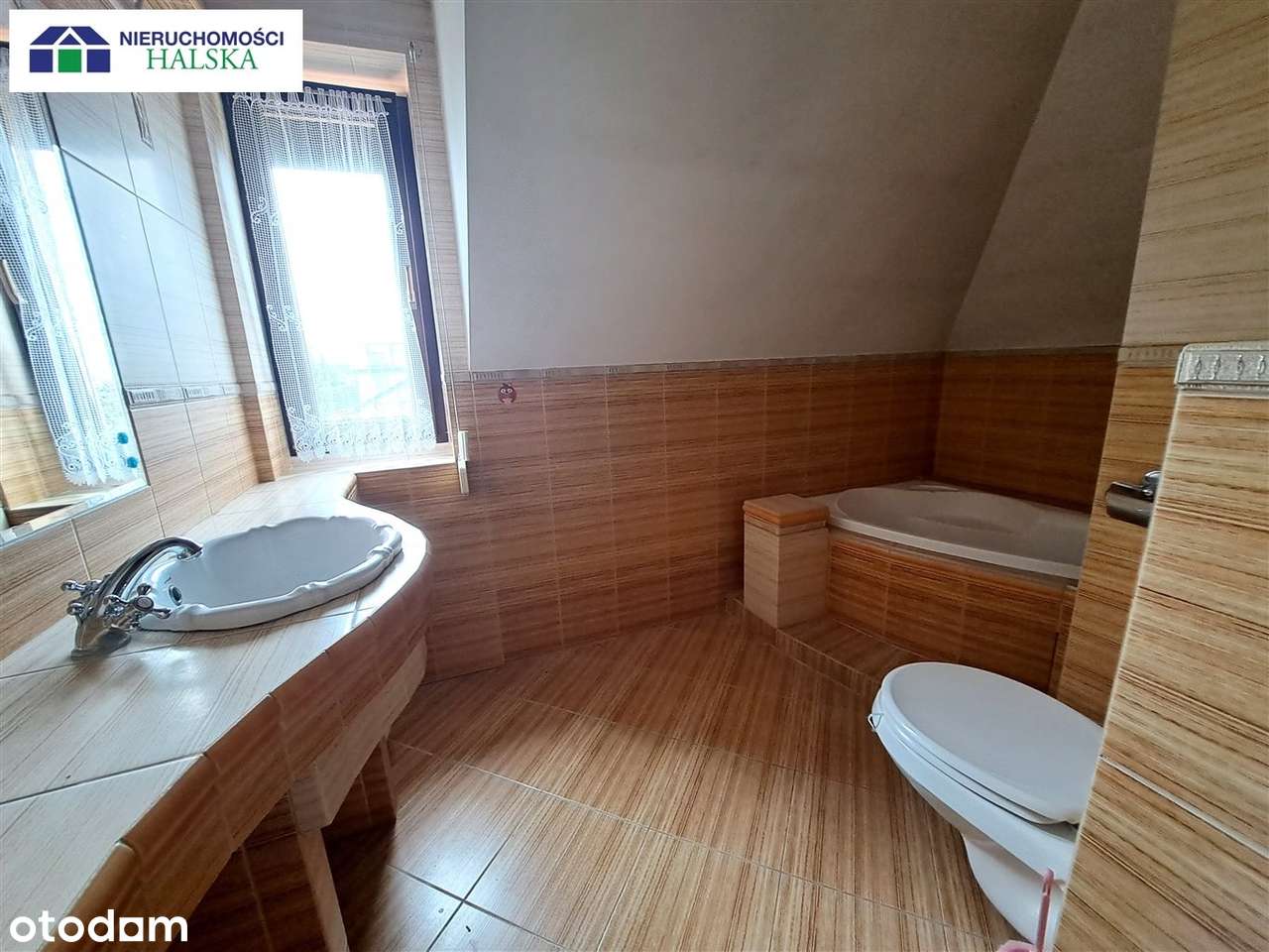 Dom na sprzedaż w mieście z dużą działką-18