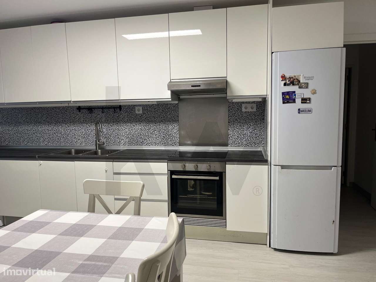 Espaçoso apartamento T3+1 com terraço em Massamá remodelado - Grande imagem: 4/30