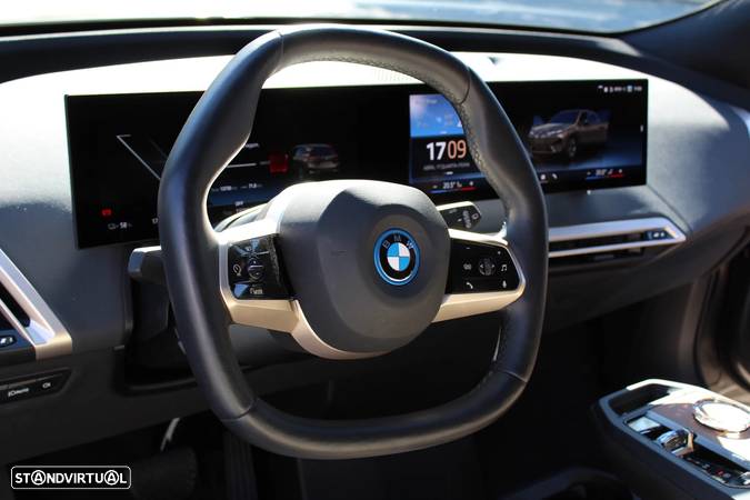 BMW iX xDrive 40 - 16