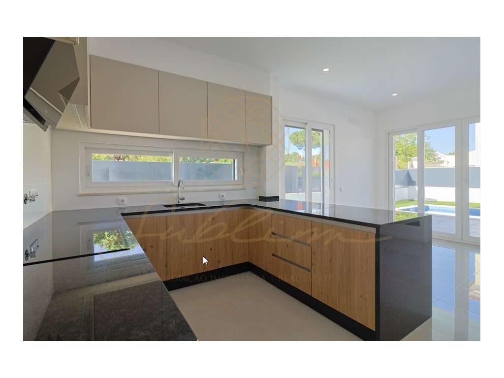 Moradia Nova com 4 Assoalhadas, Garagem Box e Piscina!-21