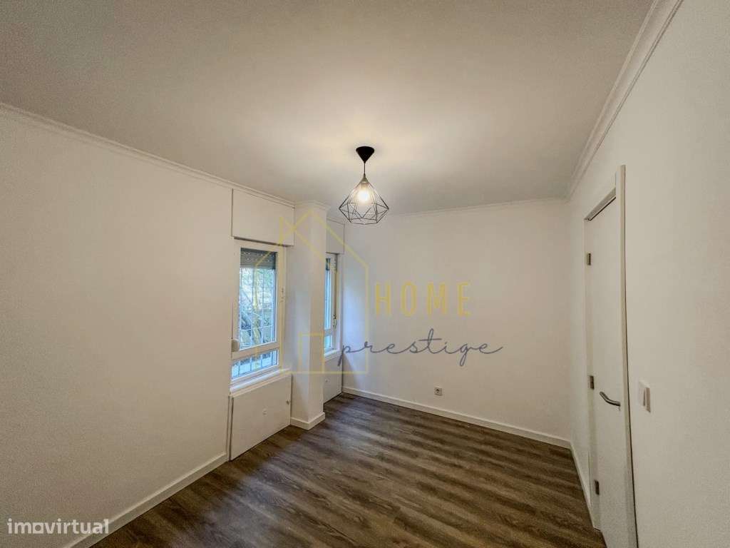 Fantástico Apartamento T2 Remodelado no Monte da Caparica-18