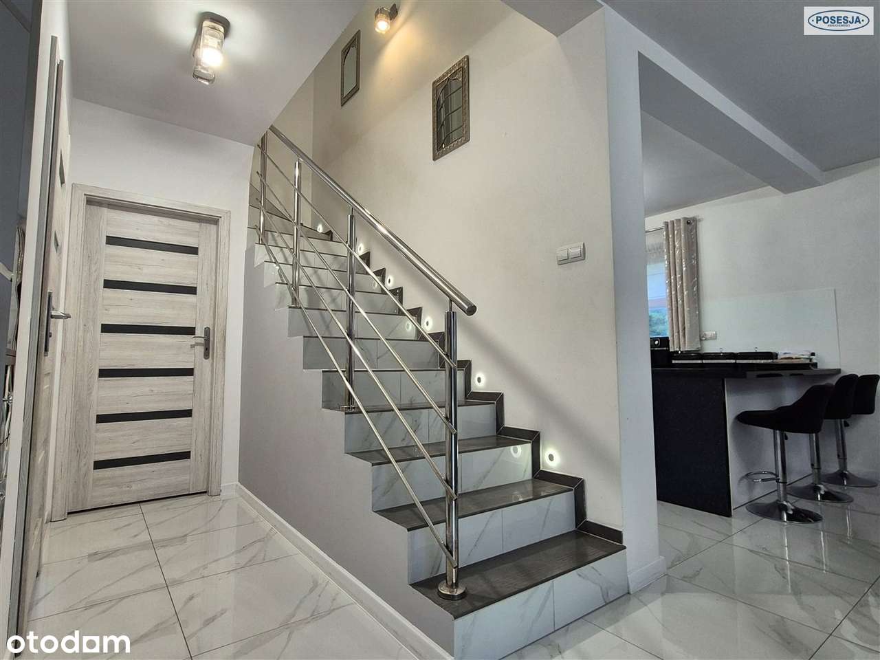 Dom przy lesie z dużym tarasem-10