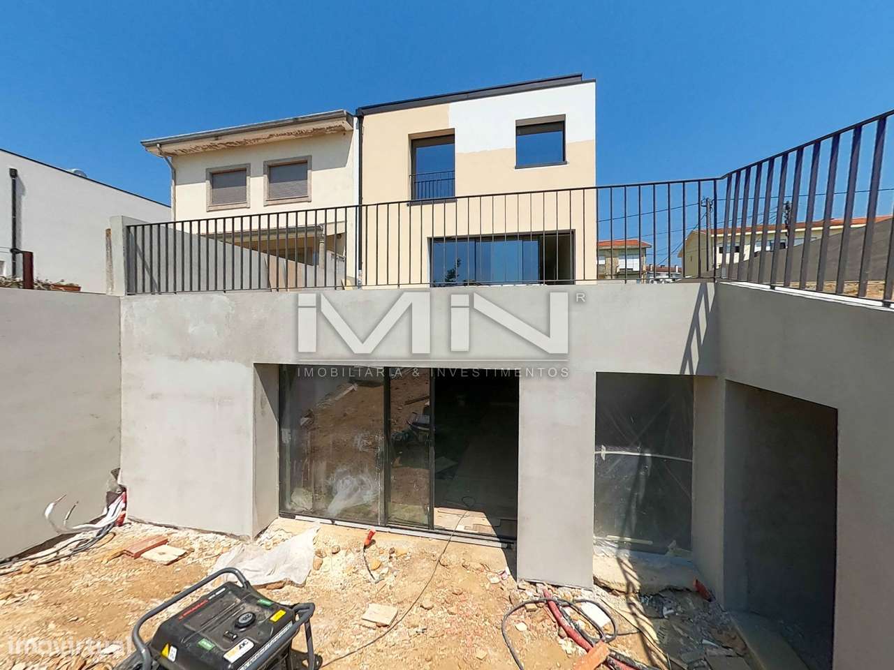 Moradia V4 -c/ piscina - 5 km do Porto-47