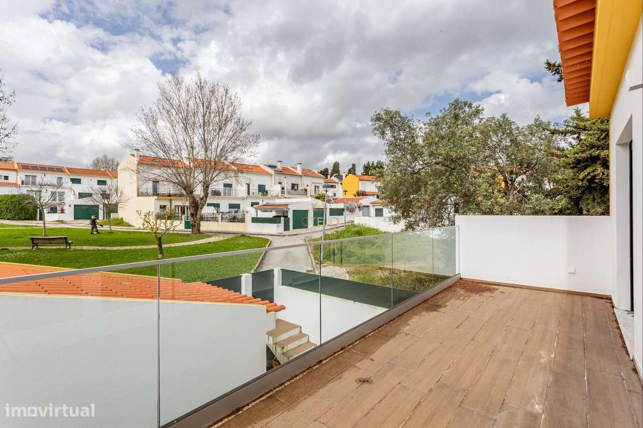 Moradia T2 Moderna com Pátio, Varanda e Chão Radiante – Bairro da Petr-27