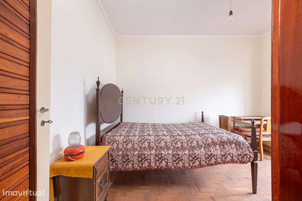 Venda | Apartamento T3+1 com garagem na Rua Verde Pinho em Coimbra-3