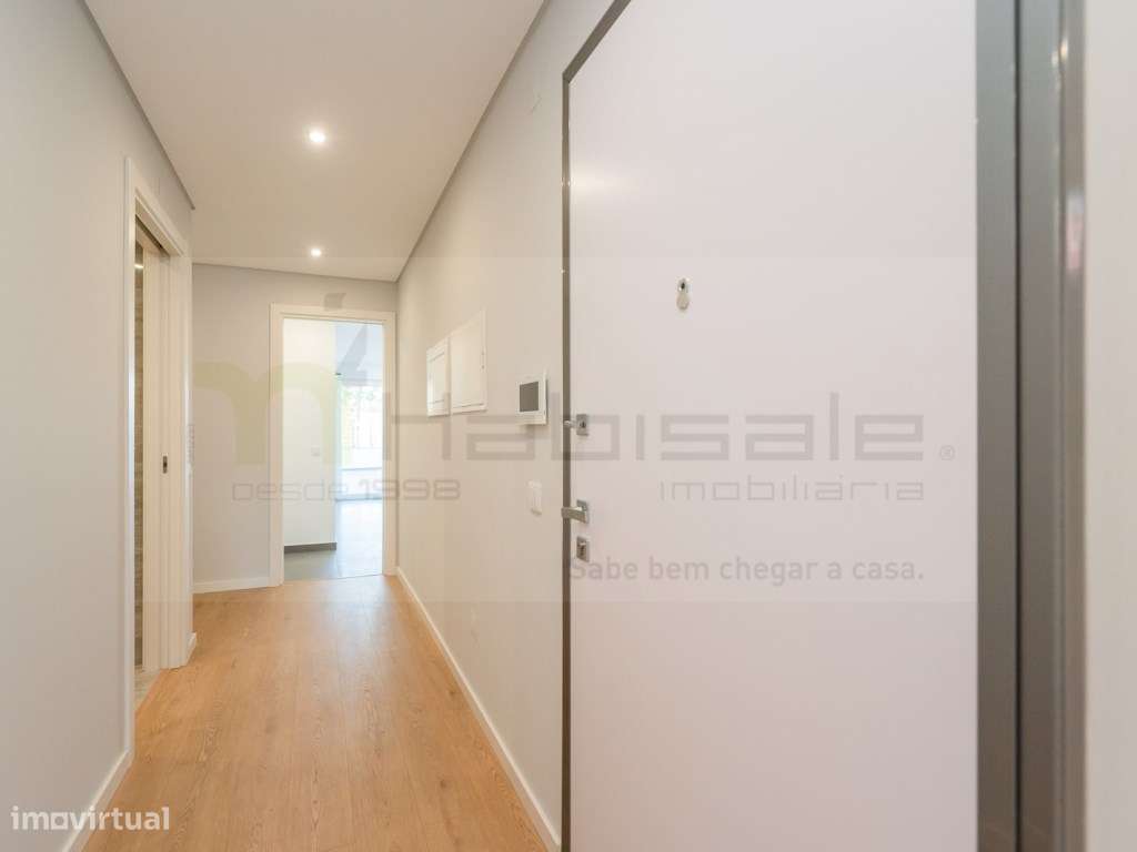 T2 Excelentes Acabamentos com Terraço e Box Perto da Praia de Carca...-3