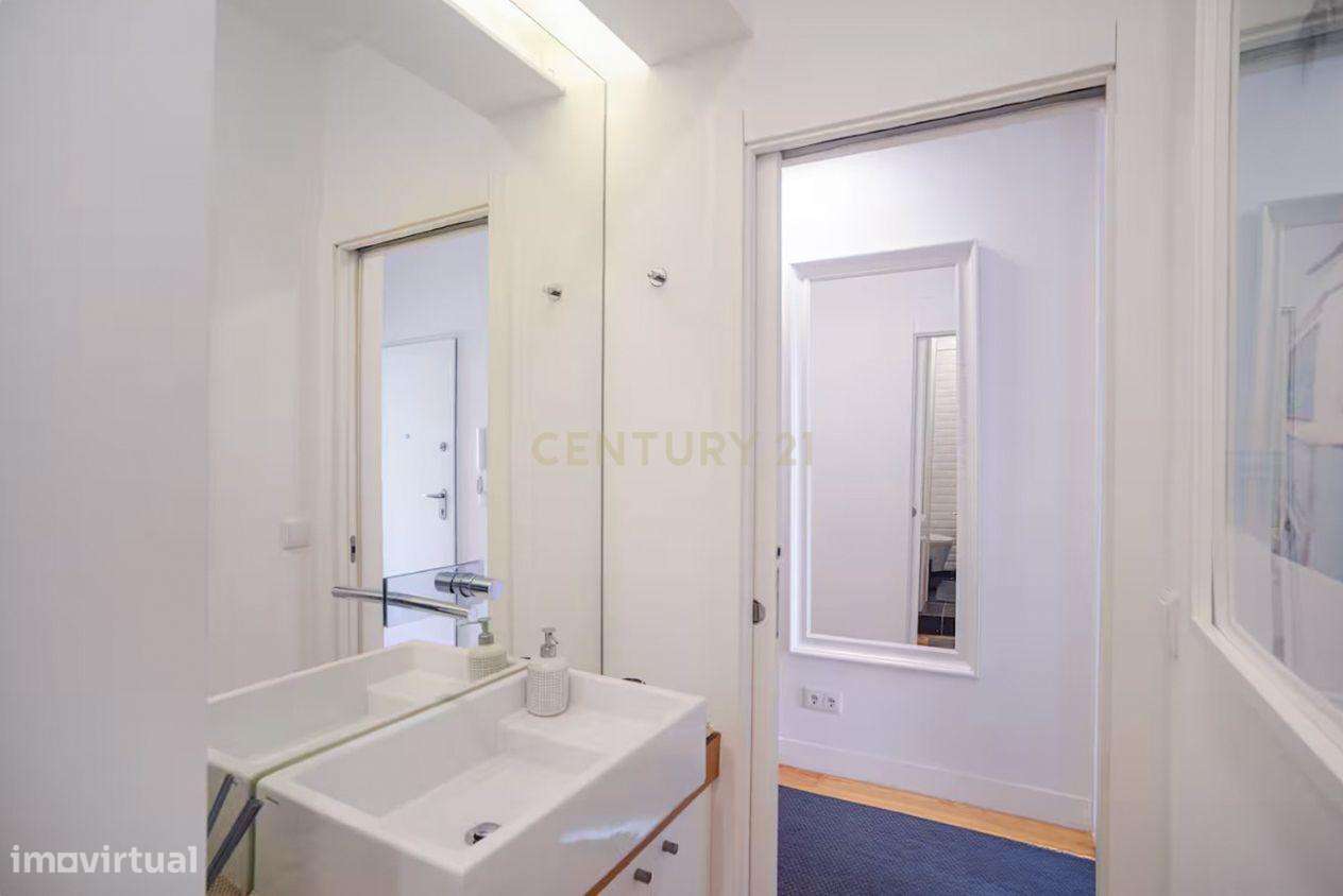 Apartamento T2 renovado na Graça, pronto a habitar ou investir, com fo-8