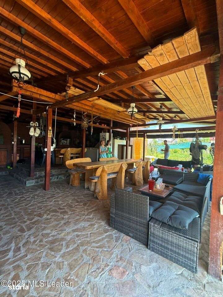 Casa Mogosoaia cu livada, crama si terasa-7
