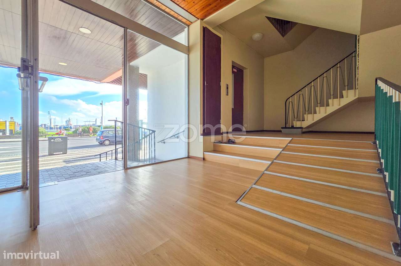 Apartamento T3 com localização Premium em Ponta Delgada - Grande imagem: 2/29