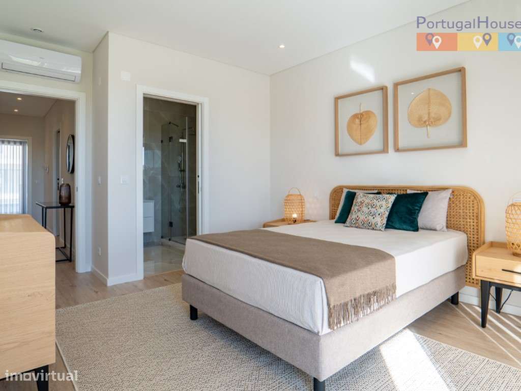 Vivenda T4+1 na praia do Areal com piscina.-22