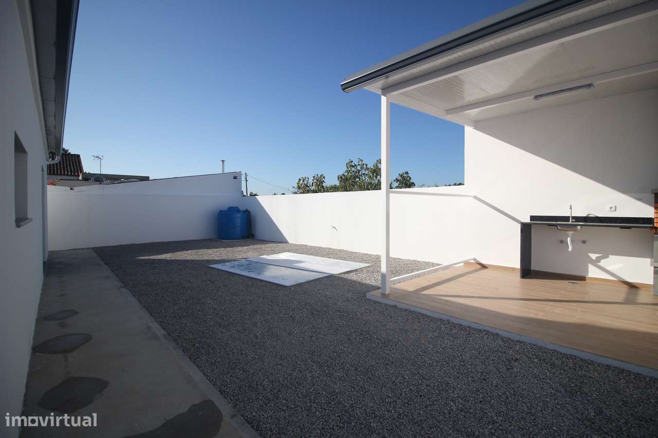 Moradia Térrea Isolada T3 Nova em lote de 340m2 em Fernão Ferro-27