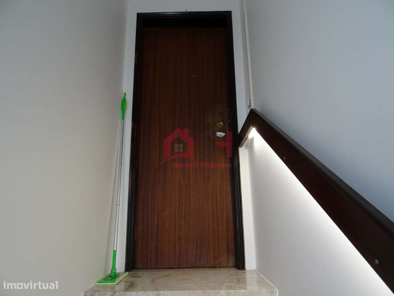 *Prédio com 2 Apartamentos + Loja + Arrecadação – Santa Cruz*-38