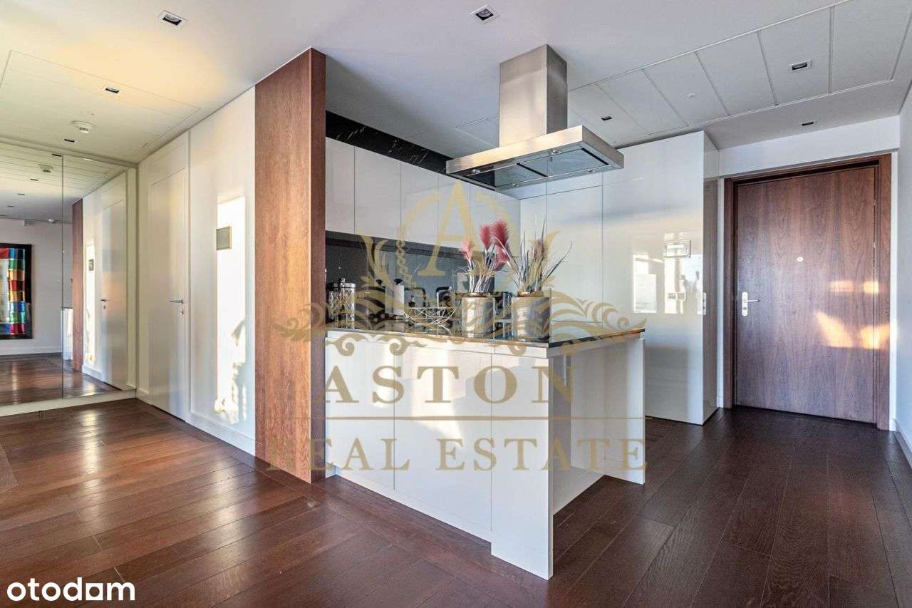 Spectacular apartment on 42nd floor on Złota 44-9