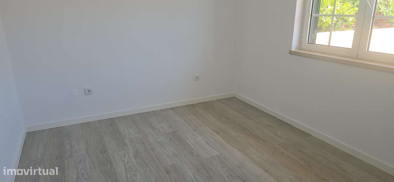 Moradia T4 com piscina-10