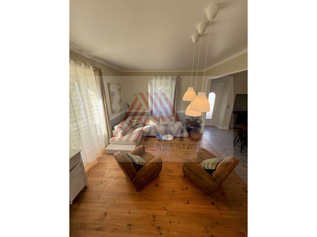 MORADIA T6 NO CENTRO DA VILA DA MADALENA-16