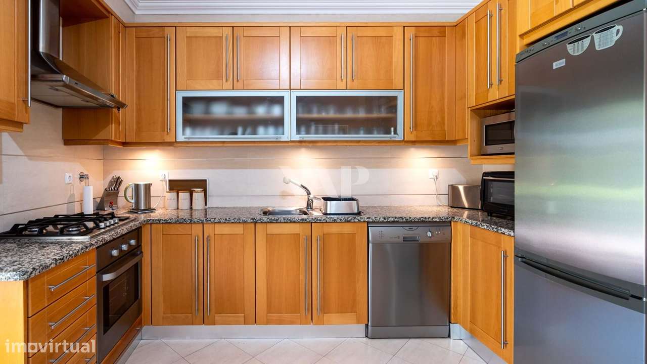 Moradia V3+2 em Condomínio Fechado com Vista Mar em Vilamoura-8