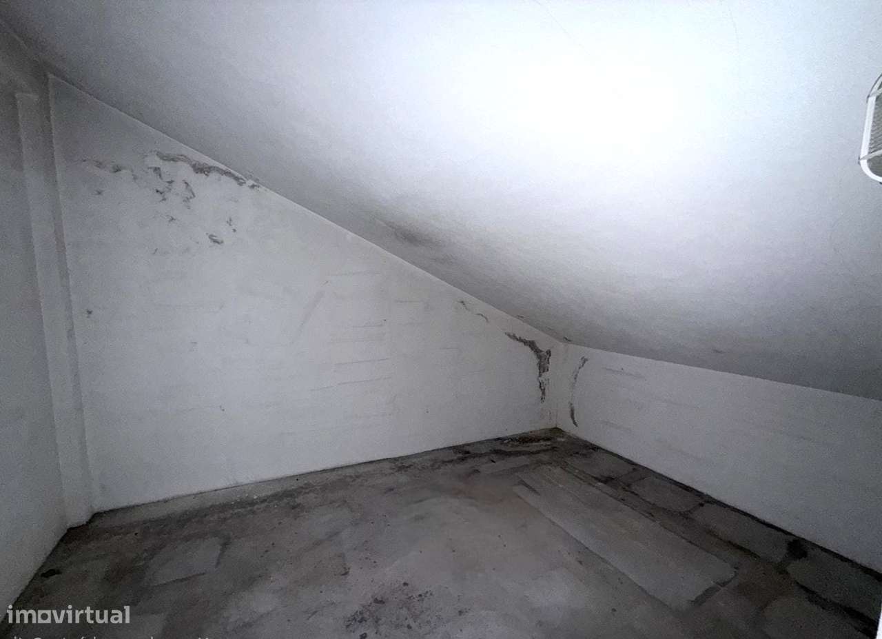 Garagem na cave de um prédio-5