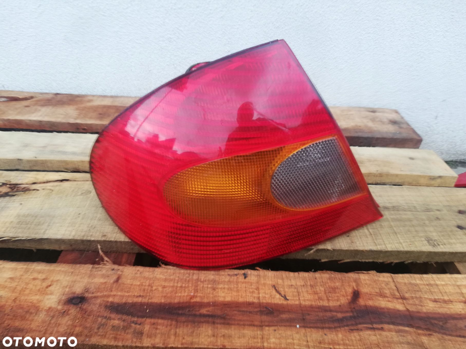 LAMPA PRAWA TYŁ FORD MONDEO HB MK 2 (1996- 2000) - 1