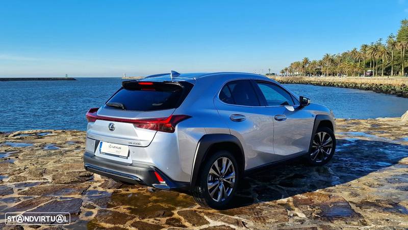 Lexus UX 250h Sport - 5