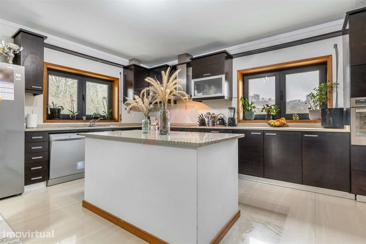 Moradia com Terreno e Espaços Amplos – 5 min de Fafe!-5