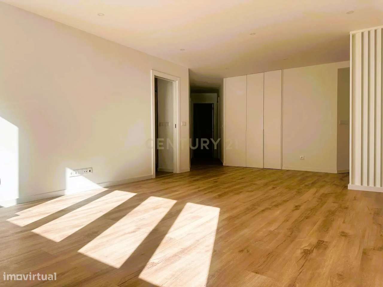 T3 TOTALMENTE REMODELADO NO CENTRO DO LUMIAR - Grande imagem: 5/24