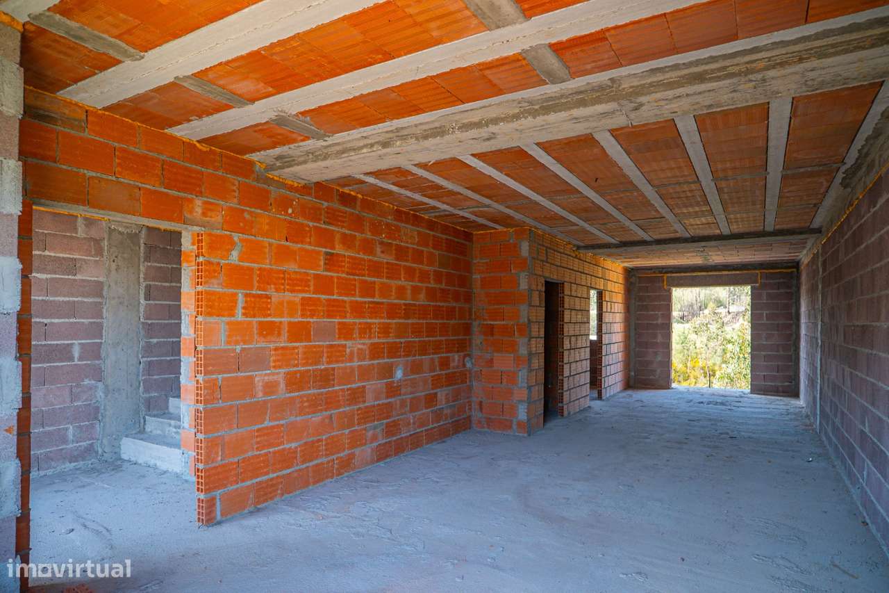 Moradia T3 por terminar em Cabanelas|Elevado potencial de investimento-21