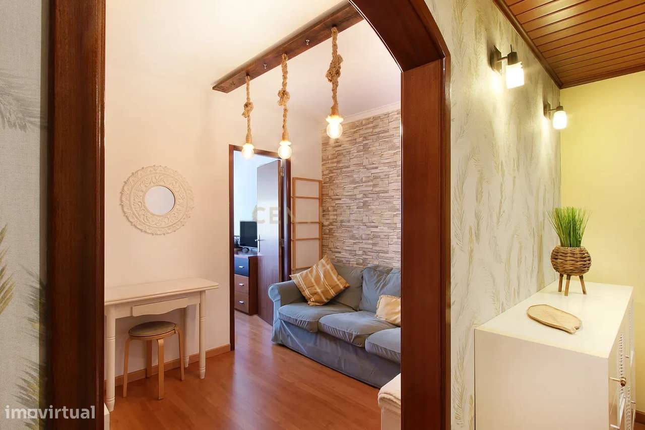 Mem Martins - Apartamento T1 transformado em T2 em zona tranquila.-5