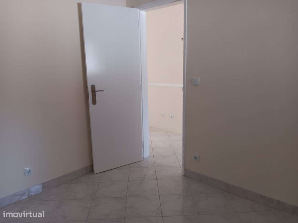 T1 Magoito com varanda e parqueamento-10