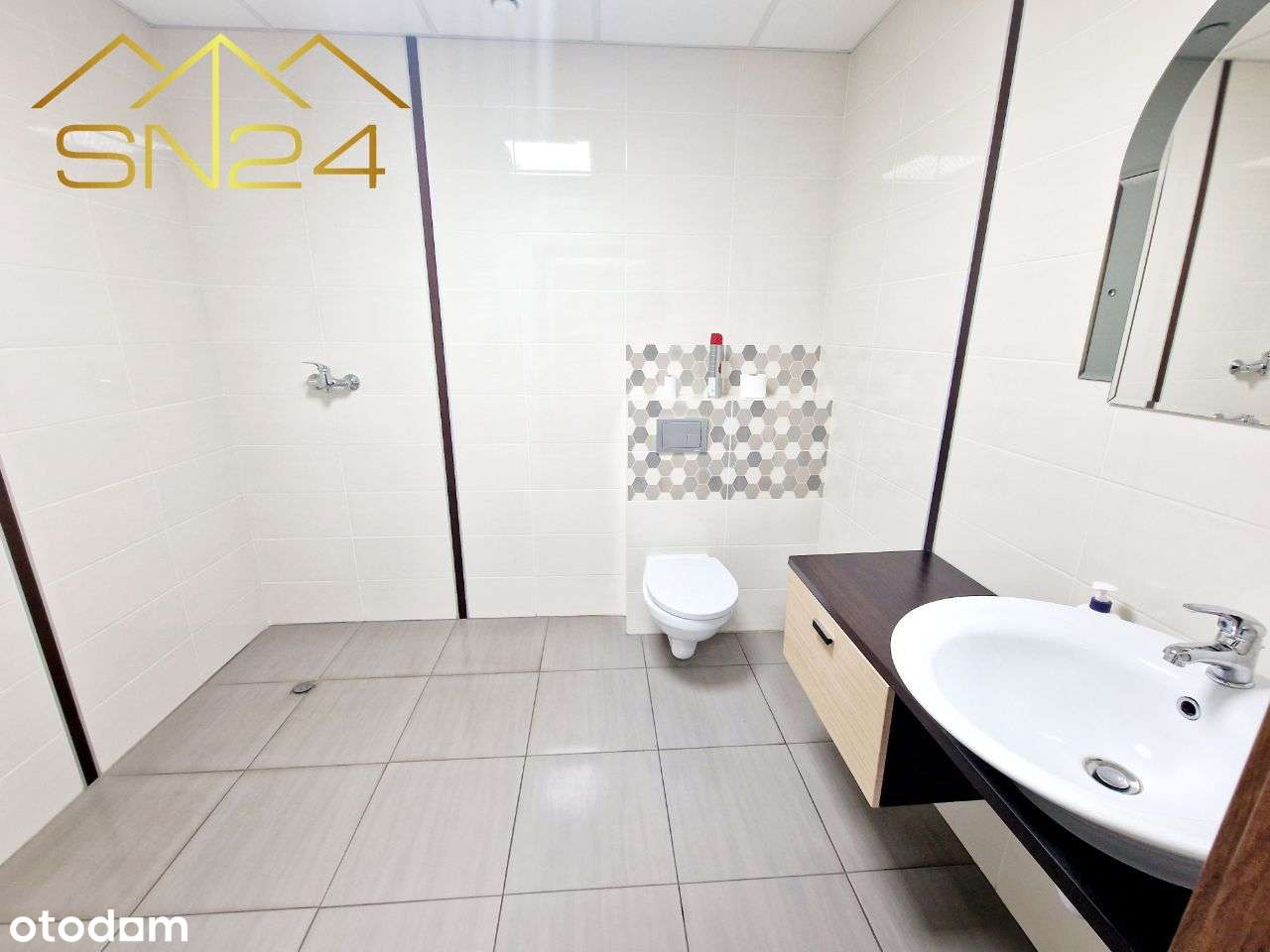 Budynek handlowo-usługowy z magazynami-8