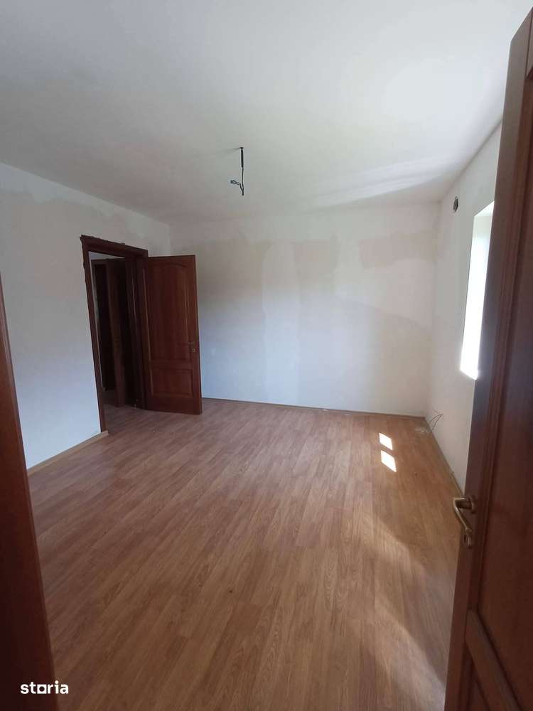 Casa de vanzare in Cotu-Vames, teren de 1130mp , P+E, 99.900 euro-16