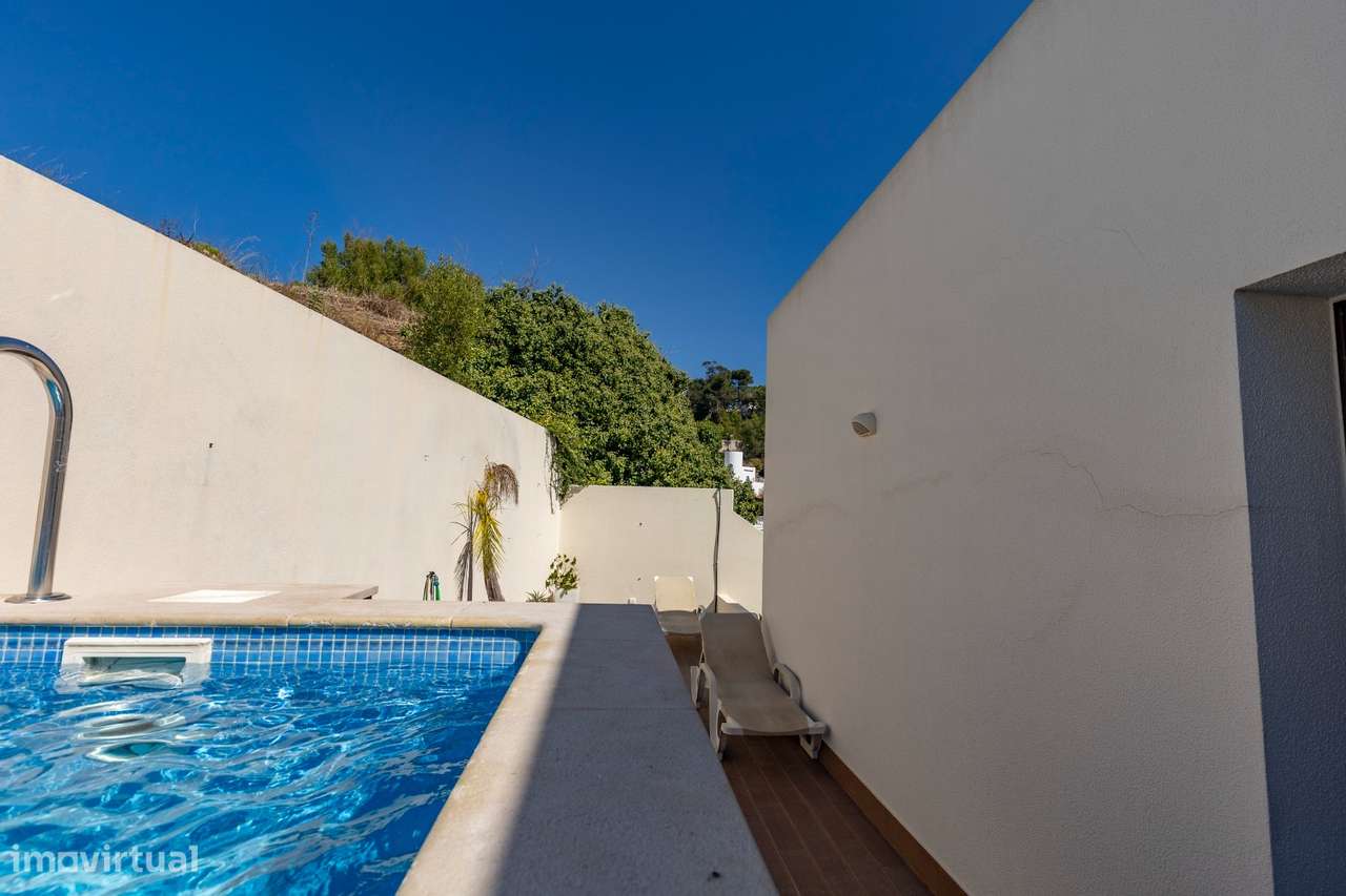 Moradia T3 piscina terraço vista mar e vila de Sesimbra-35