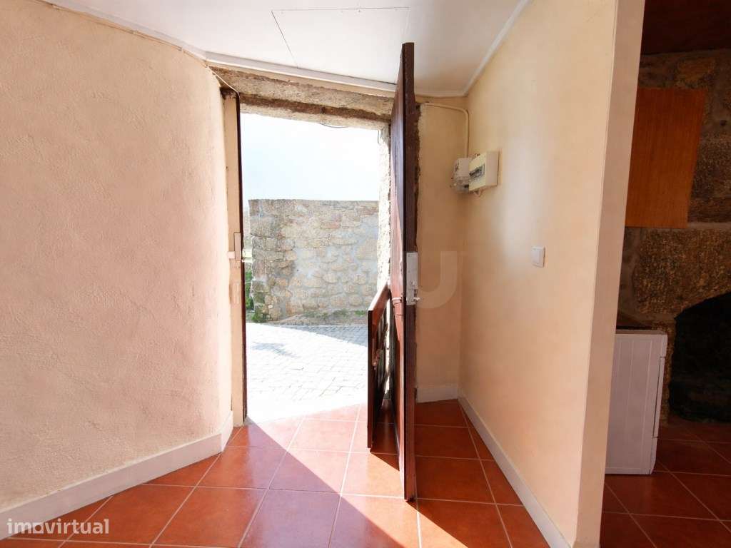 Muito Mais do Que Parece: Casa com traça tipicamente beirã. T1 com ...-11