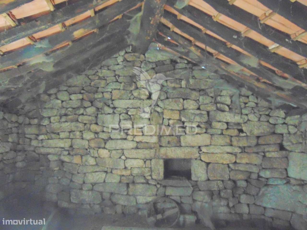 Casa Tradicional em granito c/ quintal para recuperar em Vila Real - Grande imagem: 4/18