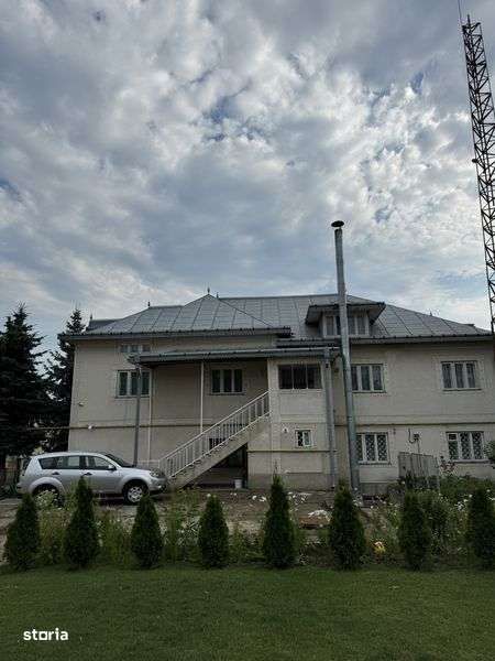 Vand casa in zona Zamca - Imagine principală: 4/8