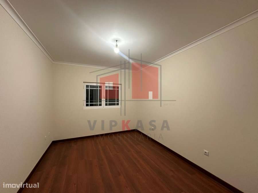 Moradia V3 com 1070 m2 de Terreno-6