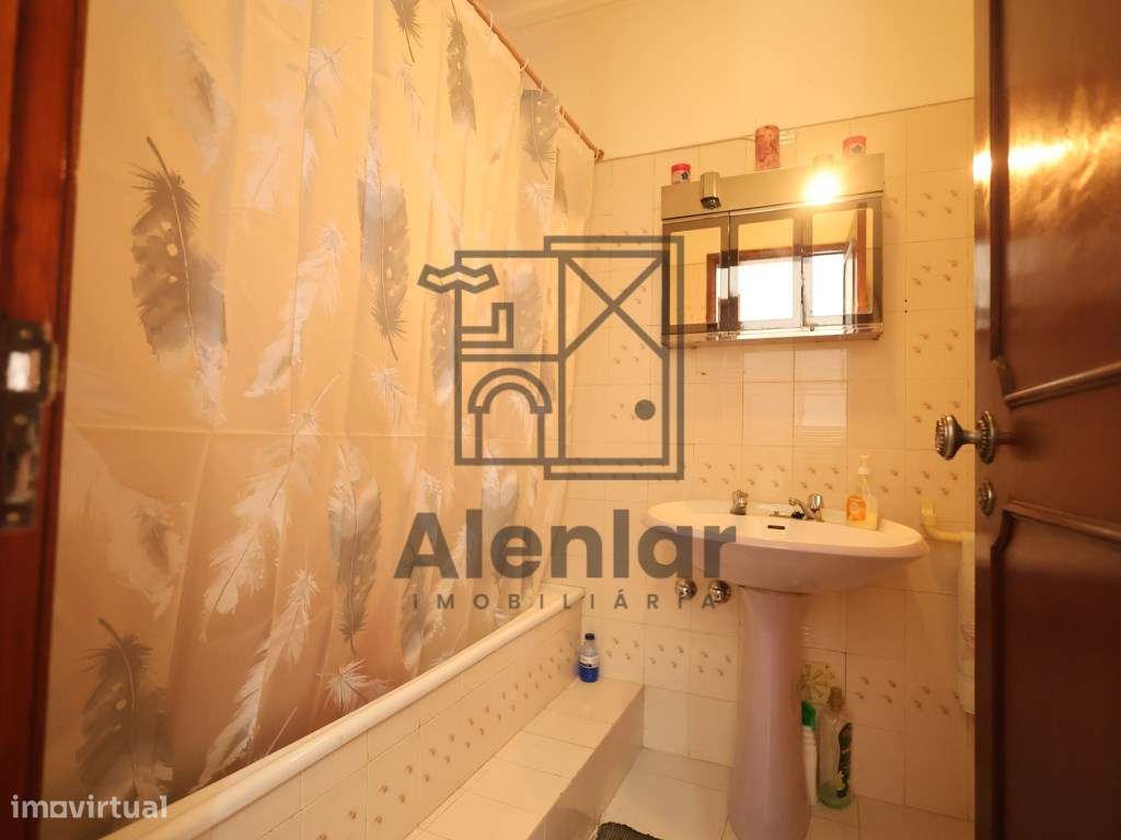 Moradia no Centro de Alenquer - Oportunidade-22