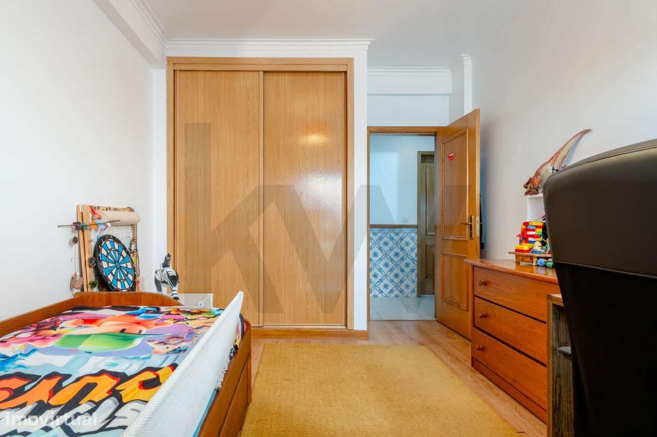 Apartamento T2 com elevador, varandas, arrecadação e Vista Fantástica-16