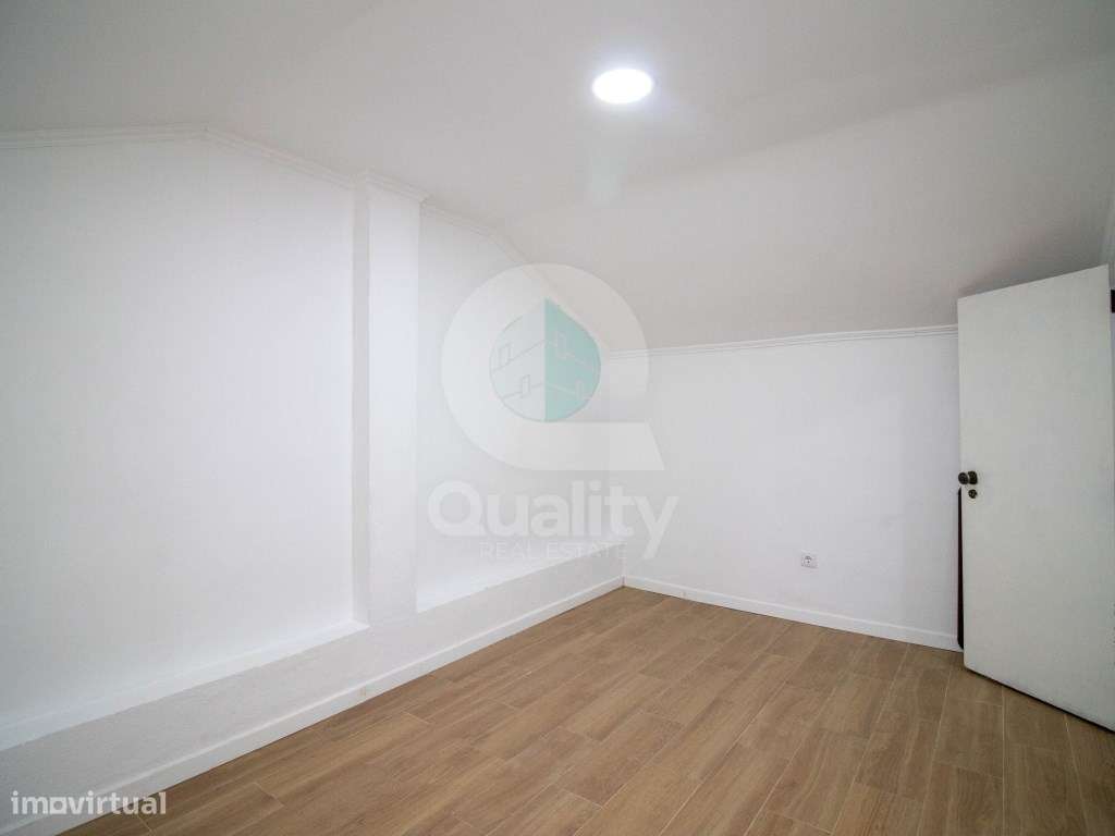 T1+1 Remodelado com Varanda e aproveitamento Sótão - Baixa da Banheira-22