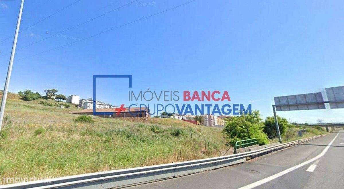 Prédio rústico localizado em Monte Abraão com a área total de 14 140m2 - Grande imagem: 5/6