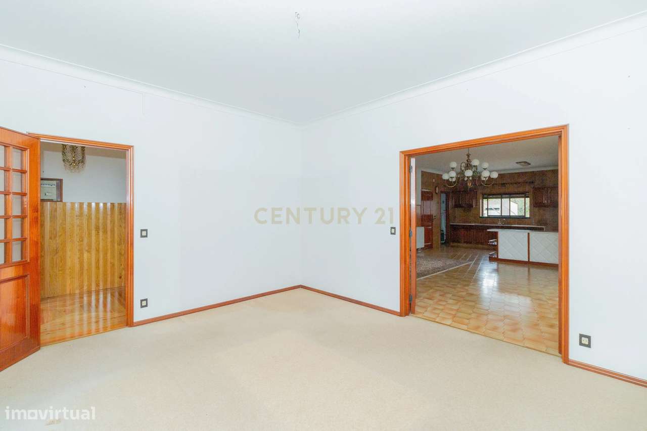 Moradia individual T3 Inserida em 5000 metros de terreno na Moita Mari - Grande imagem: 4/26