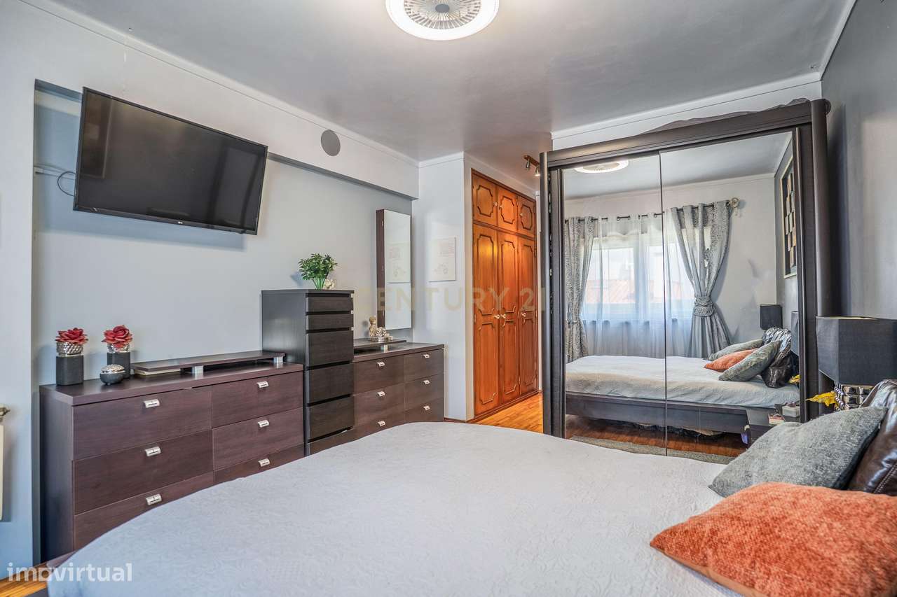 Apartamento Duplex T3+2 com Garagem Box-16