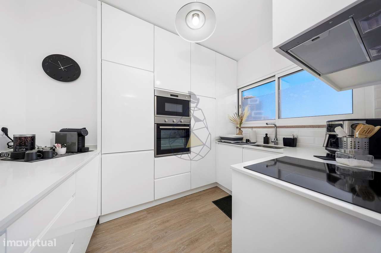 Apartamento com 2 Quartos Mobilado e Equipado com estacionamento priva - Grande imagem: 3/36