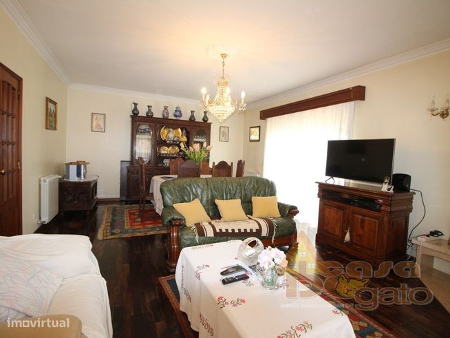 Moradia de 3 frentes com excelente luminosidade-24