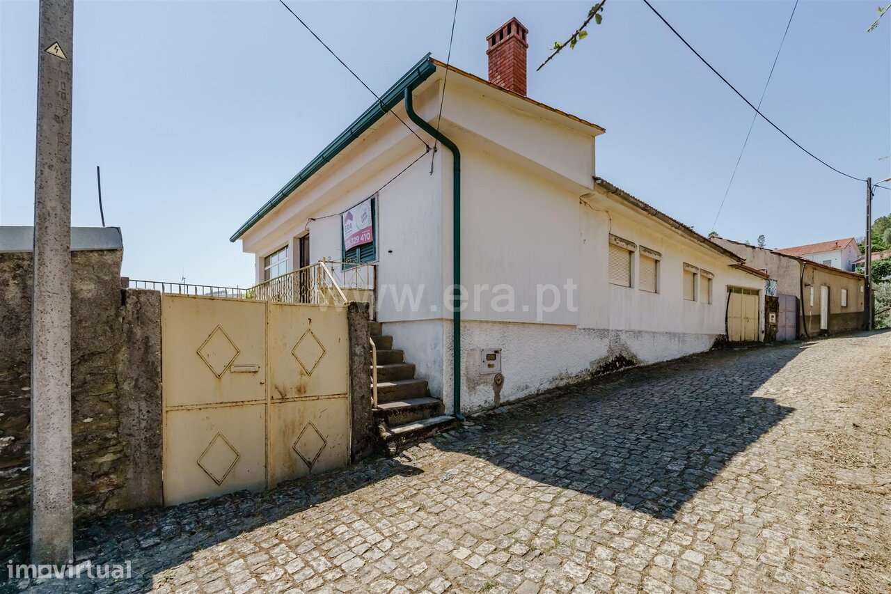 Moradia Geminada T3 / Fundão, Aço-16
