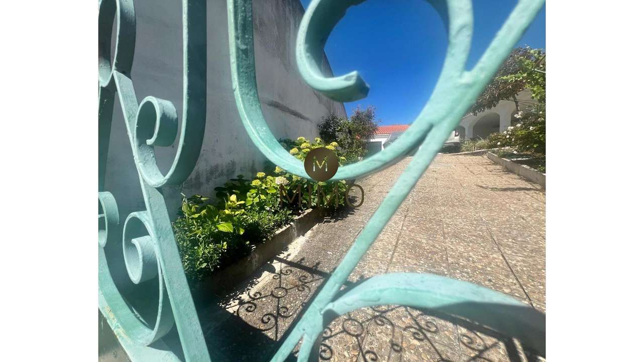 Moradia para Restaurar em Manique de Baixo-0